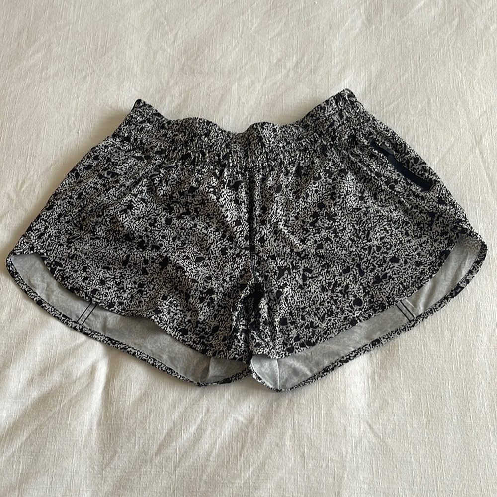 Lululemon Tracker Short 4” - Black & White, size 10